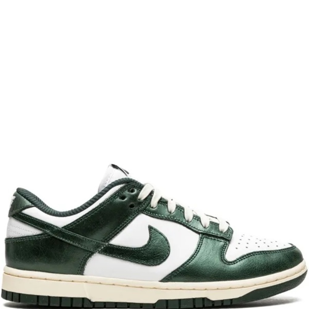 Nike Dunk Low Top Women’s “Vintage Green” White Sneakers 8.5